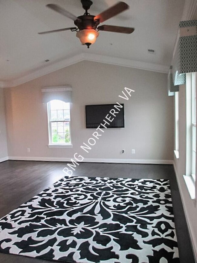 Foto del edificio - 24688 Hutchinson Farm Dr