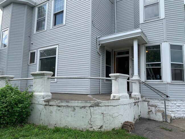 Ground floor unit with front porch - 2604 Harris Ave