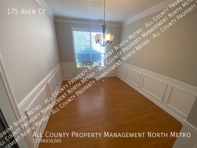 Building Photo - Large Avensong home in cul de sac