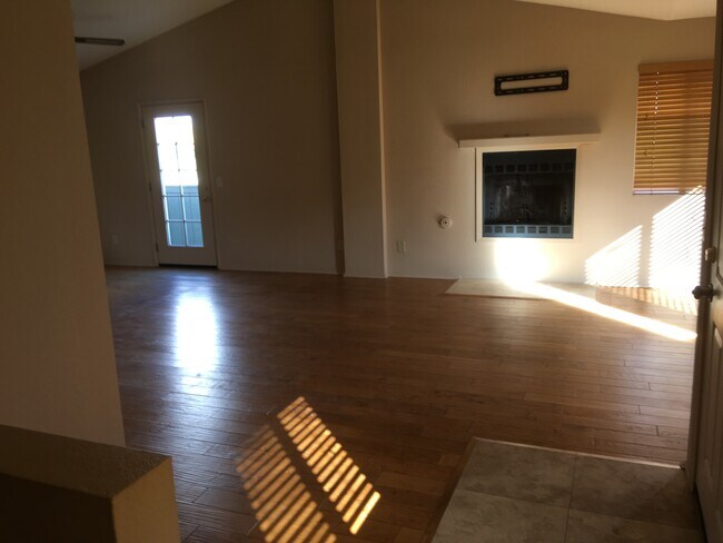 Foto del edificio - 446 Stimson Ave