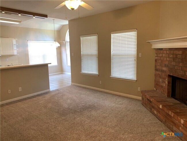 Building Photo - 947 River Rock