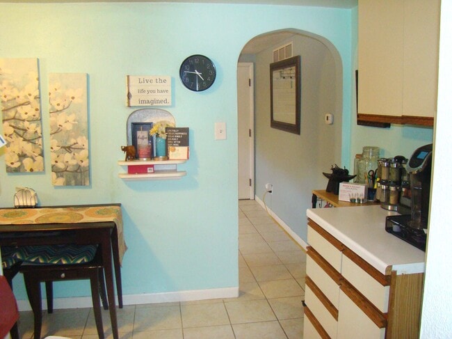 Building Photo - 636 S Loomis Ave