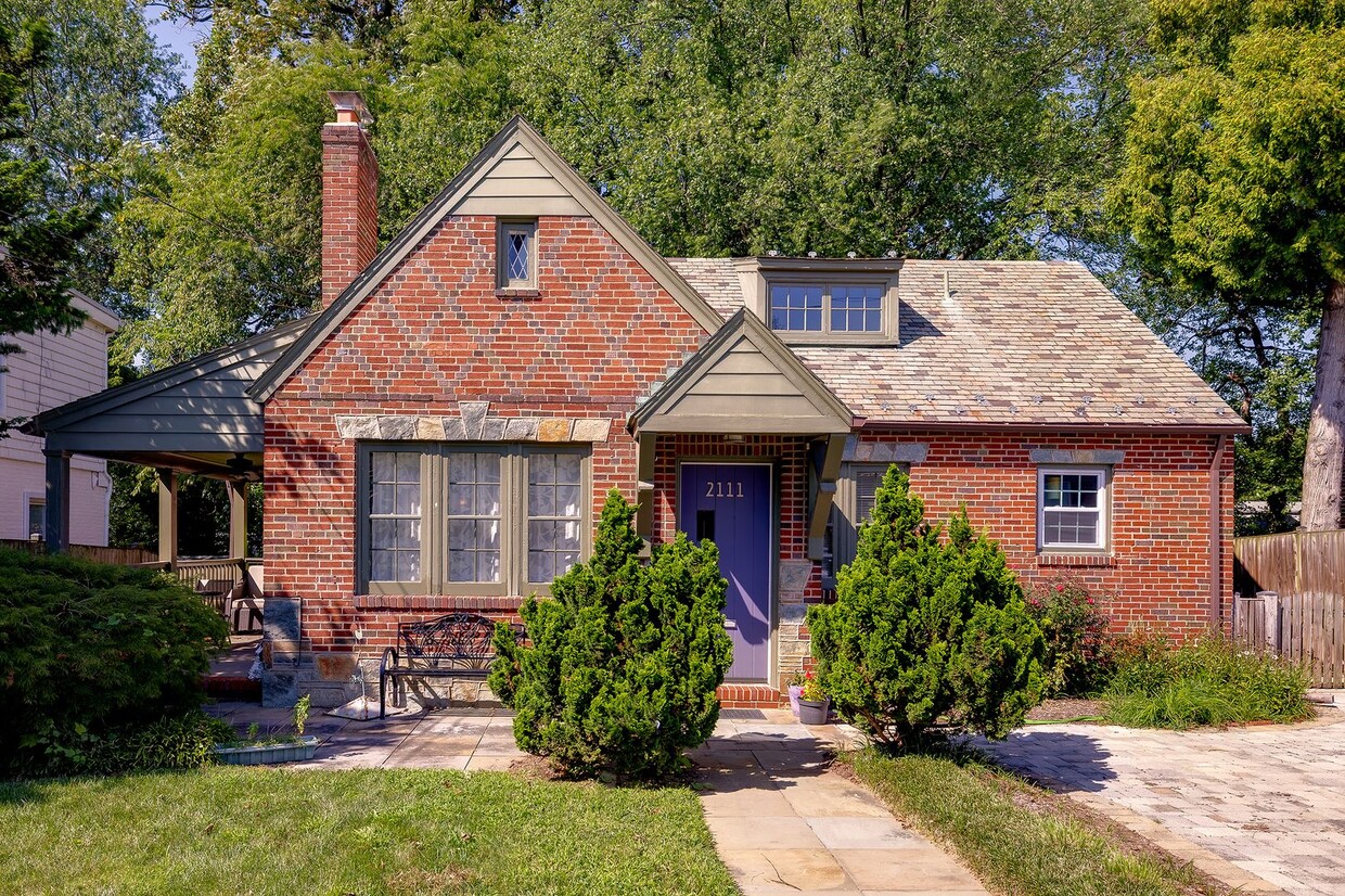 Charming 1930s Stone & Brick Cottage – 3BR... - Charming 1930s Stone & Brick Cottage – 3BR...