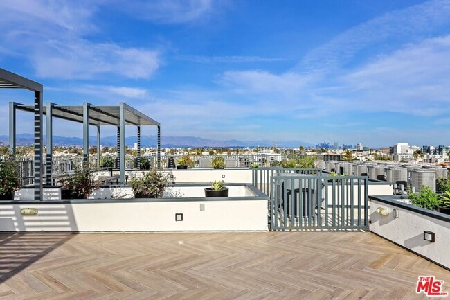 Foto del edificio - 3657 Motor Ave