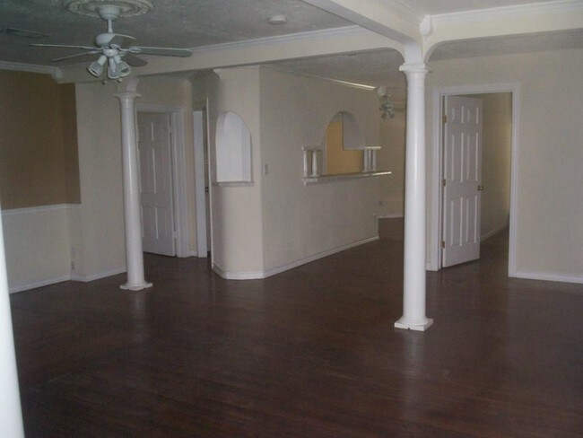 Building Photo - 3216 S University Dr