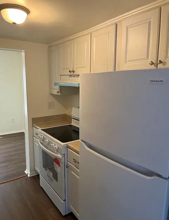 Building Photo - 1851 Hawk Ct