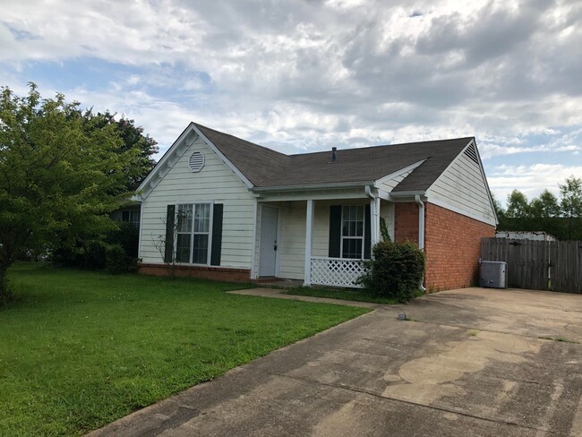 Building Photo - 117 Dogwood Dr