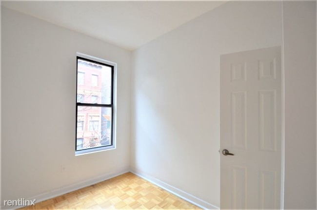 Building Photo - 220 W 148th St