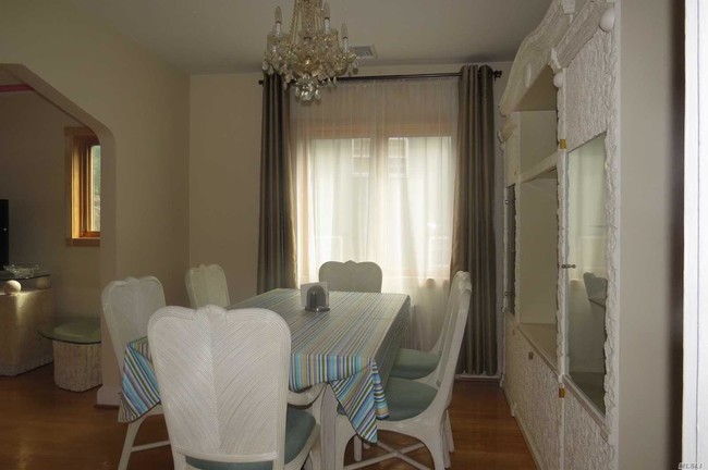 Foto del edificio - 2 bedroom in Queens NY 11435