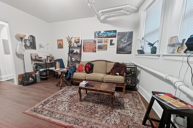 Foto del edificio - Newly Renovated 1 BR in Loyola on Lovely Quiet Block