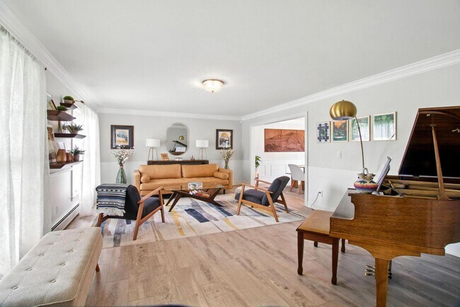 Foto del edificio - 5840 Sutters Ln