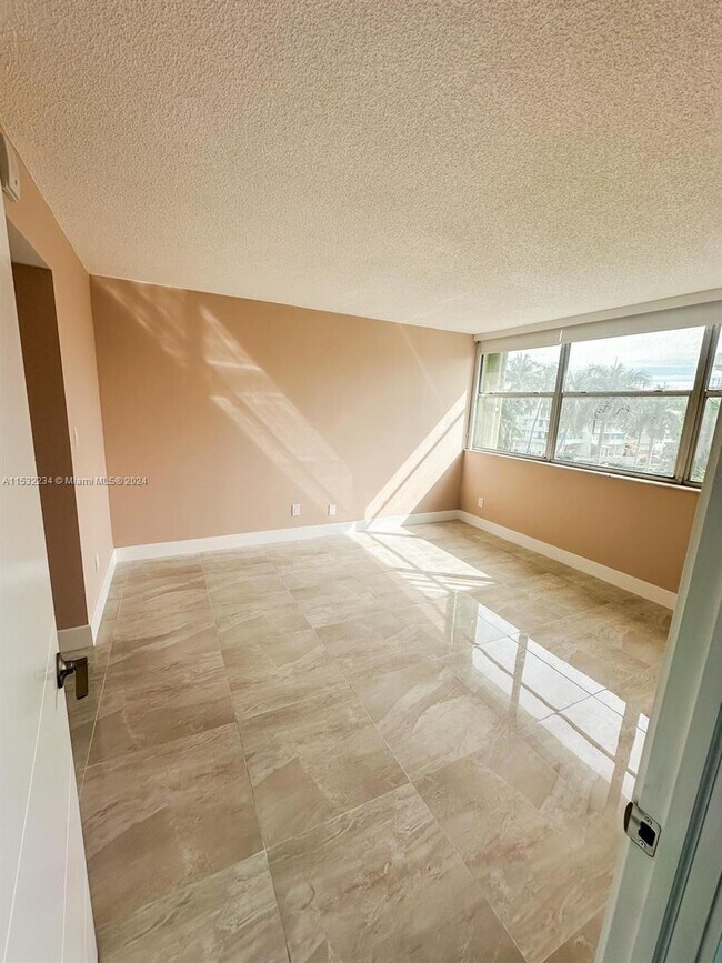 Foto del edificio - 16546 NE 26th Ave