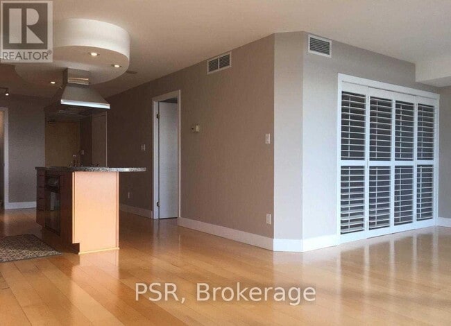 Building Photo - 550 Queens Quay W