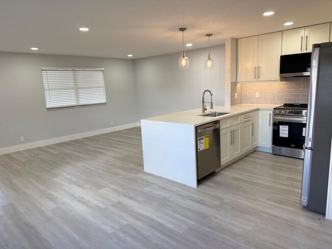 Building Photo - 214 Monaco E