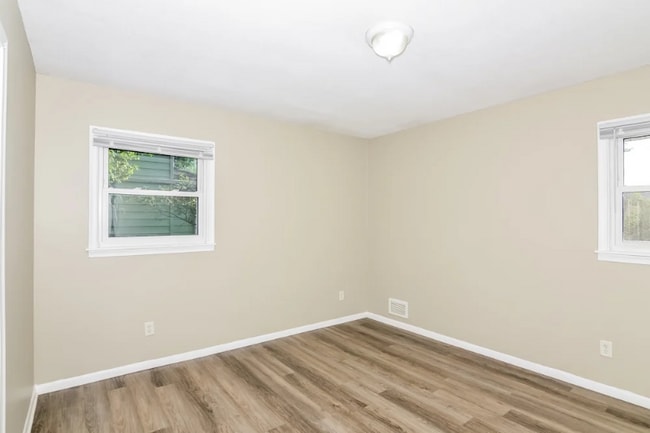 Foto del edificio - 400 Hazelwood Rd