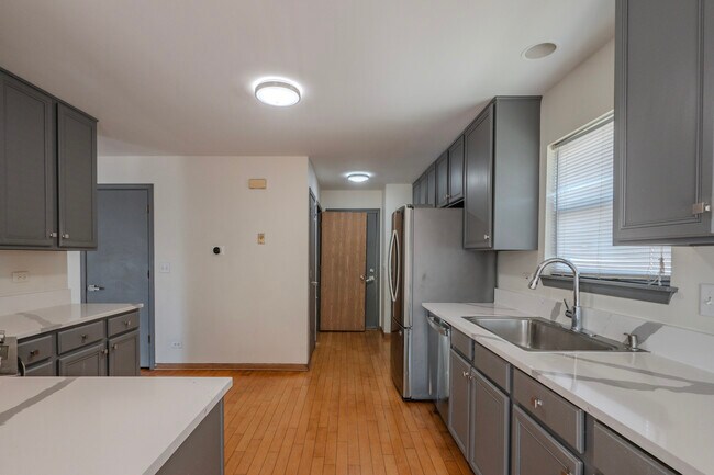 Foto del edificio - 823 Park Bluff Cir