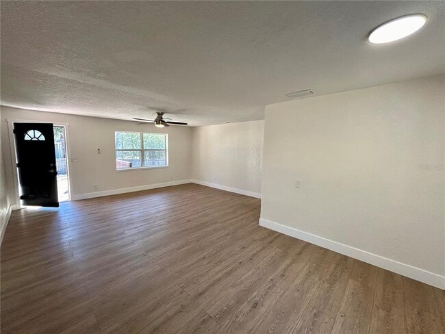 Building Photo - 18812 Carr Dr