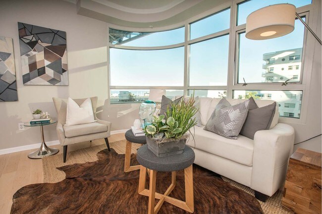 Building Photo - Waterfront Condo in South Beach