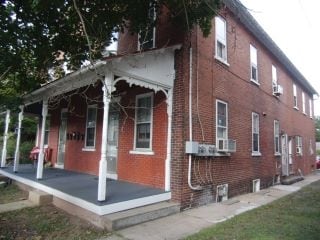 Building Photo - 360 Main St