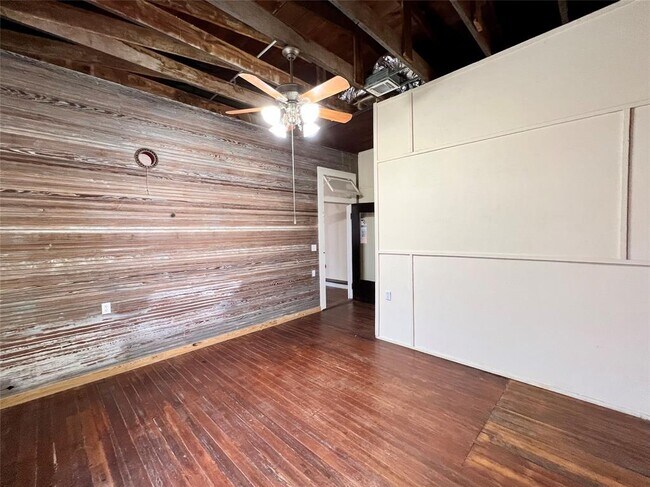 Building Photo - 115 S Evie St