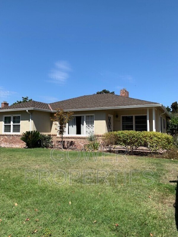 Building Photo - 1559 Santa Maria Ave
