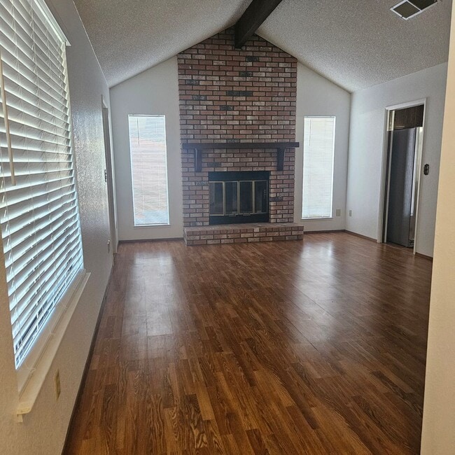 Building Photo - 3544 Traveler Ct