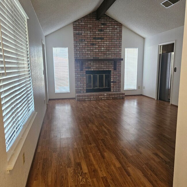 Foto del edificio - 3544 Traveler Ct