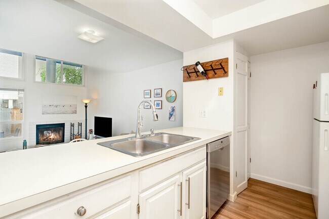 Foto del edificio - 1431 NW Richmond Beach Rd