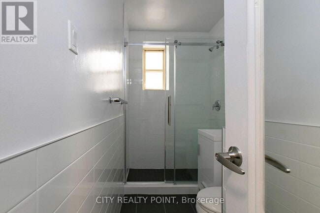 Photo du bâtiment - 398-398 Avenue Rd