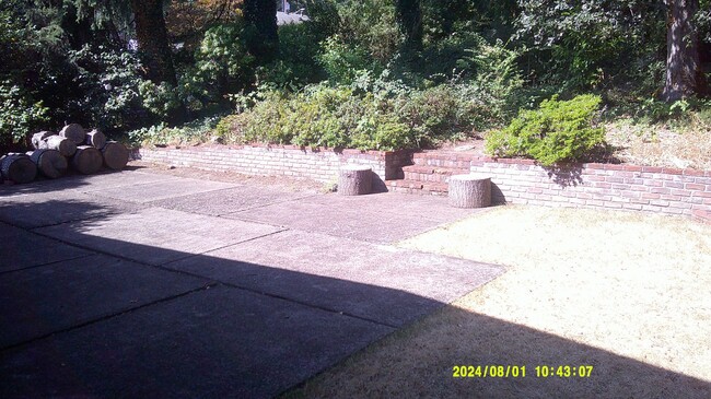 Building Photo - 1606 NW Alta Vista Dr