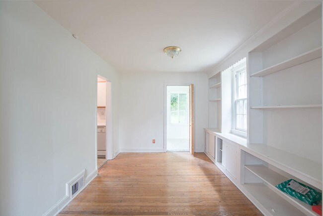 Foto del edificio - 8403 Garland Ave