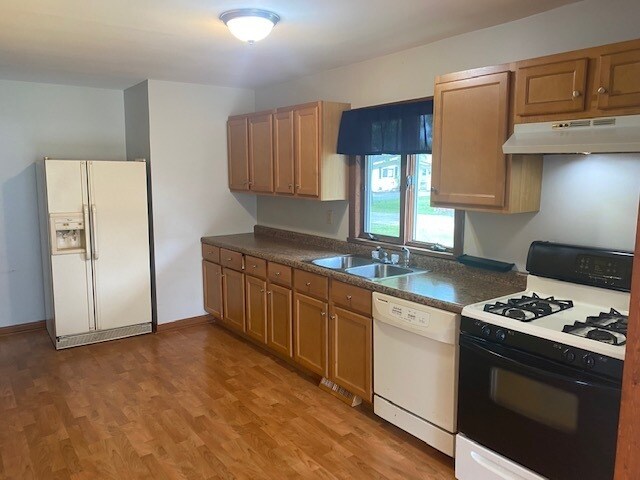 Building Photo - 3BD Ranch on Quiet Street