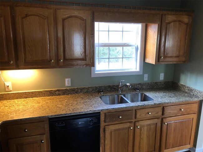 Building Photo - 105 Hardwood Dr