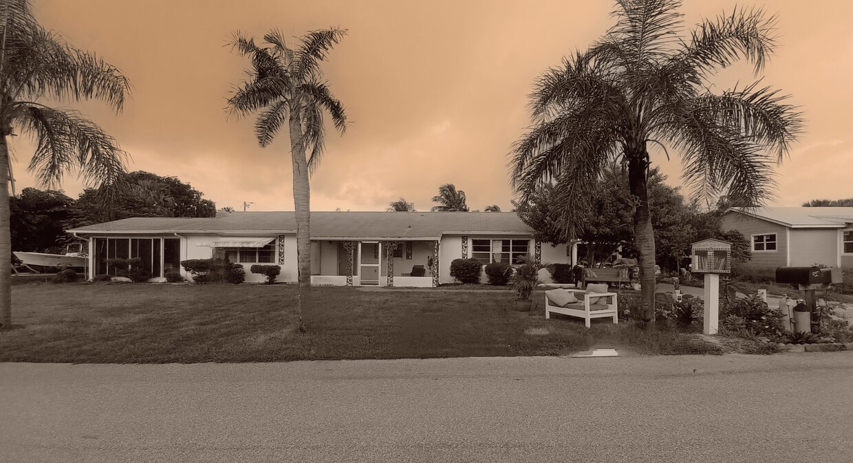 Primary Photo - 1030 NE Wright Ave