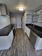 Building Photo - 3410 Woodside Dr