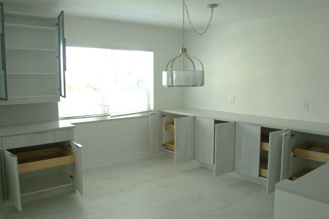 Foto del edificio - 340 Sunset Dr