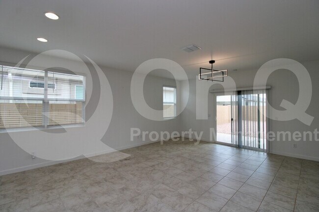Building Photo - 40075 W Shaver Dr