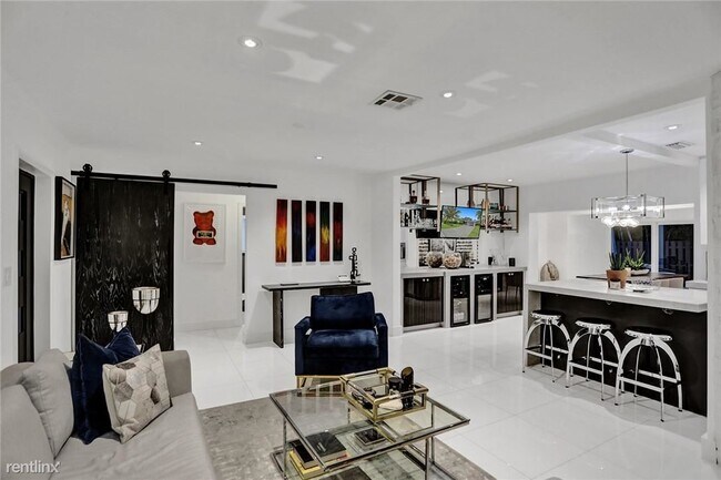 Foto del edificio - 3 br, 2 bath House - 545 NE 13th Ave