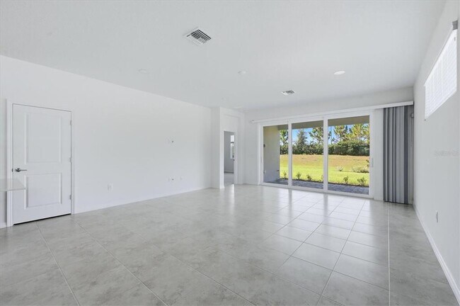 Foto del edificio - 8113 Sternway Rd