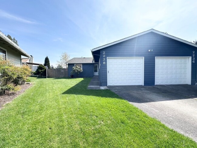 Building Photo - Charming Duplex 2-bedroom, 2-bathroom home...
