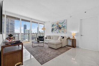 Building Photo - 475 Brickell Ave