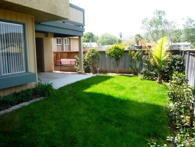Building Photo - Townhouse close to schools in Santee! *$50...