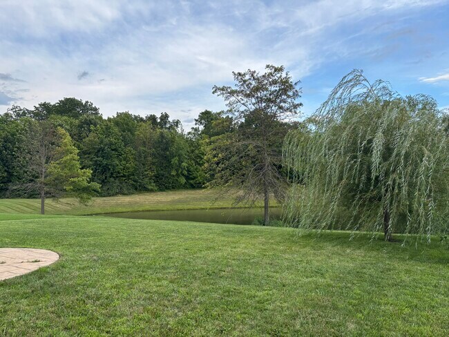Foto del edificio - 5895 Mill Oak Dr