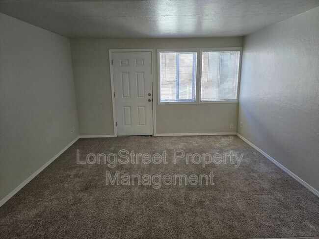 Foto del edificio - 915 SW Adams Ave