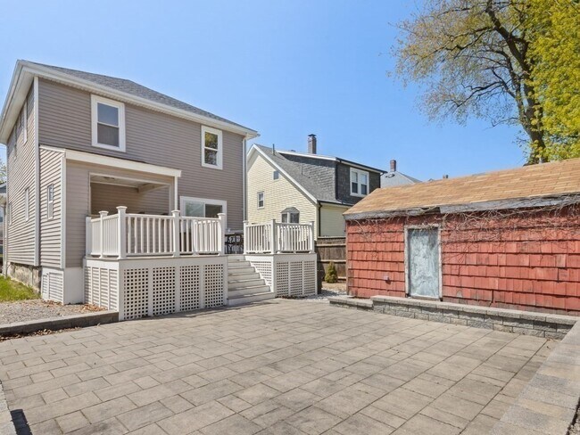 Foto del edificio - 16 Lenoxdale Ave