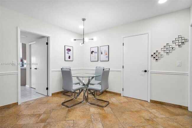 Foto del edificio - 2500 NE 199th St