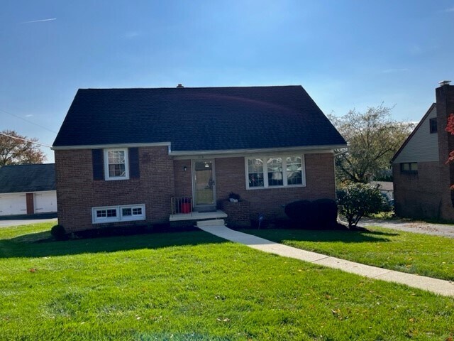 Primary Photo - 215 W 38th St