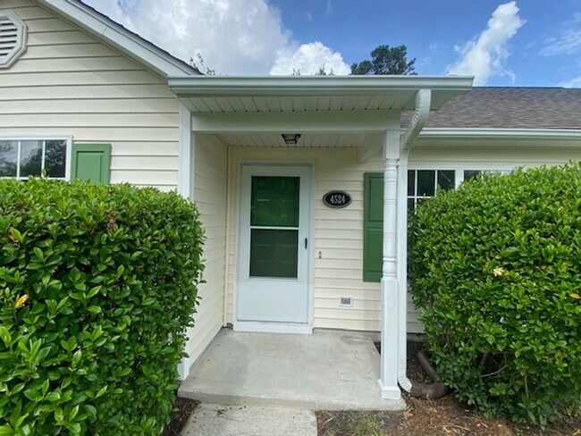 Foto del edificio - Welcome to this charming 3-bedroom, 2-bathroom home located in the vibrant city of Wilmington, NC.