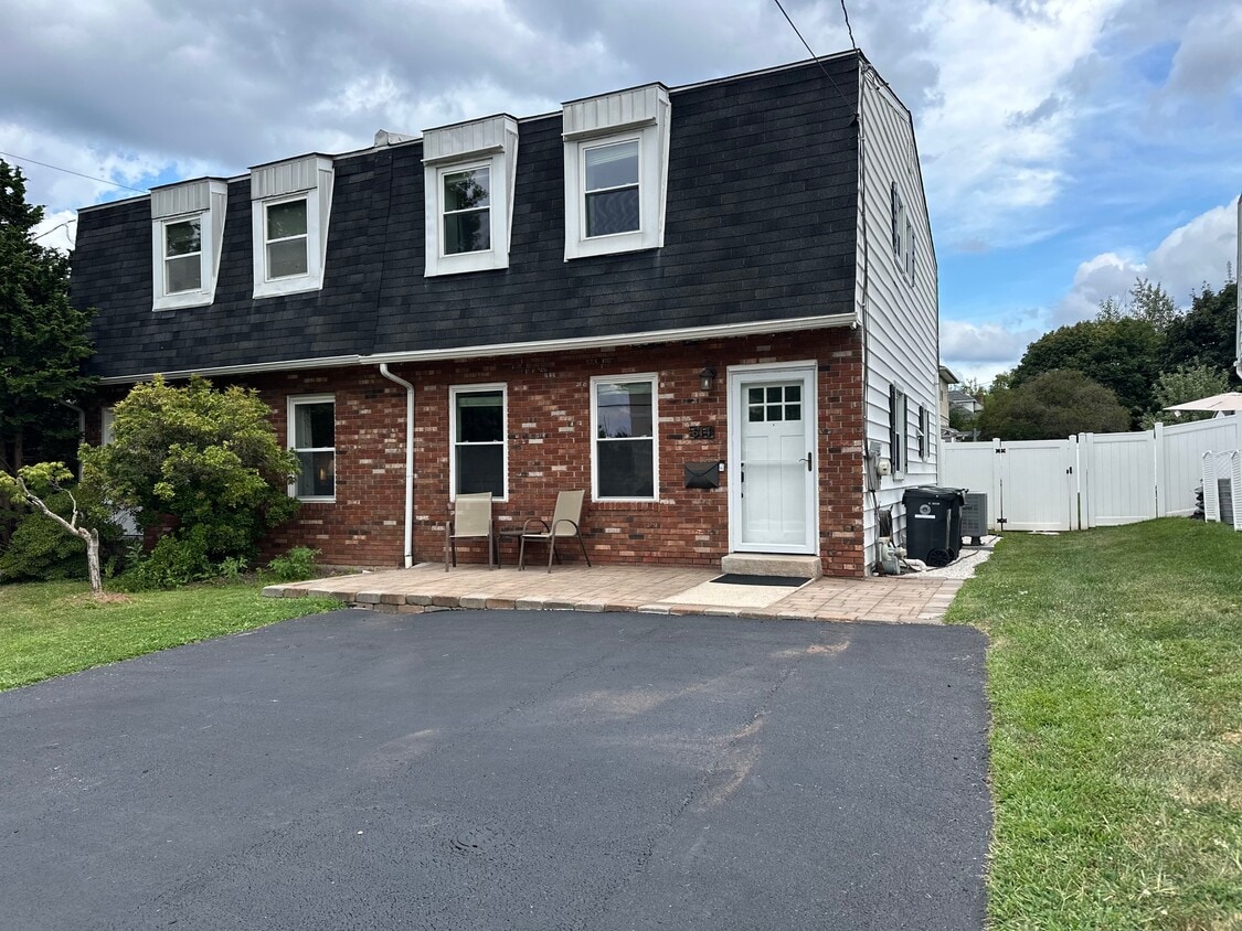 Primary Photo - 614 Mason St