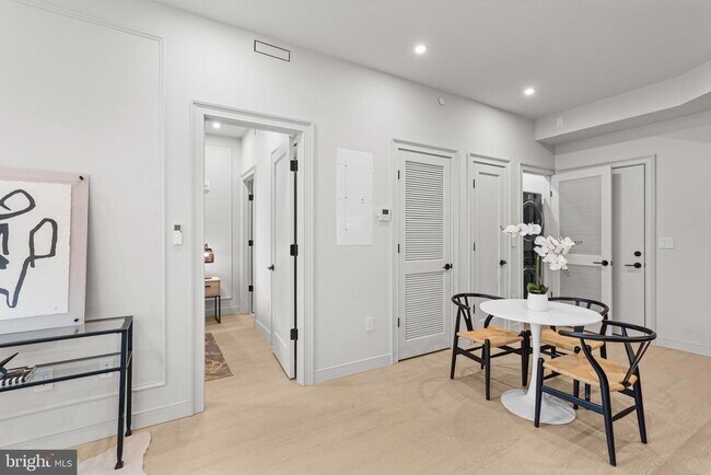 Foto del edificio - 2121 Ward Pl NW